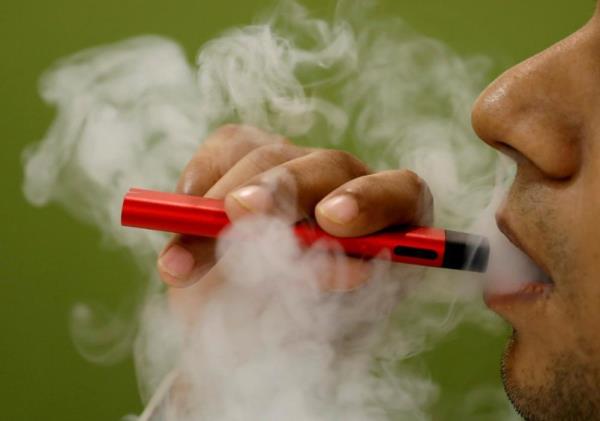 研究强调年轻电子烟吸烟者呼吸症状的风险